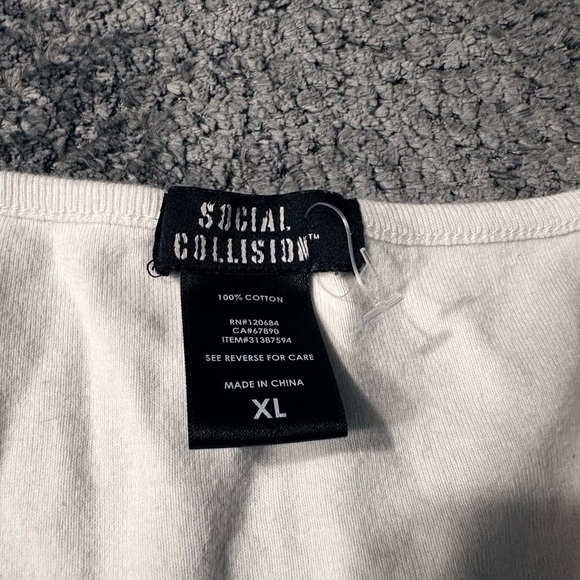 Elegant Butterfly Graphic Tank Top - Picture 2 of 4